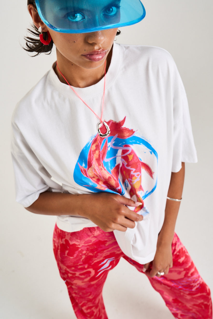 SUMMI SUMMI Womens Band Tee in White with Koi Print