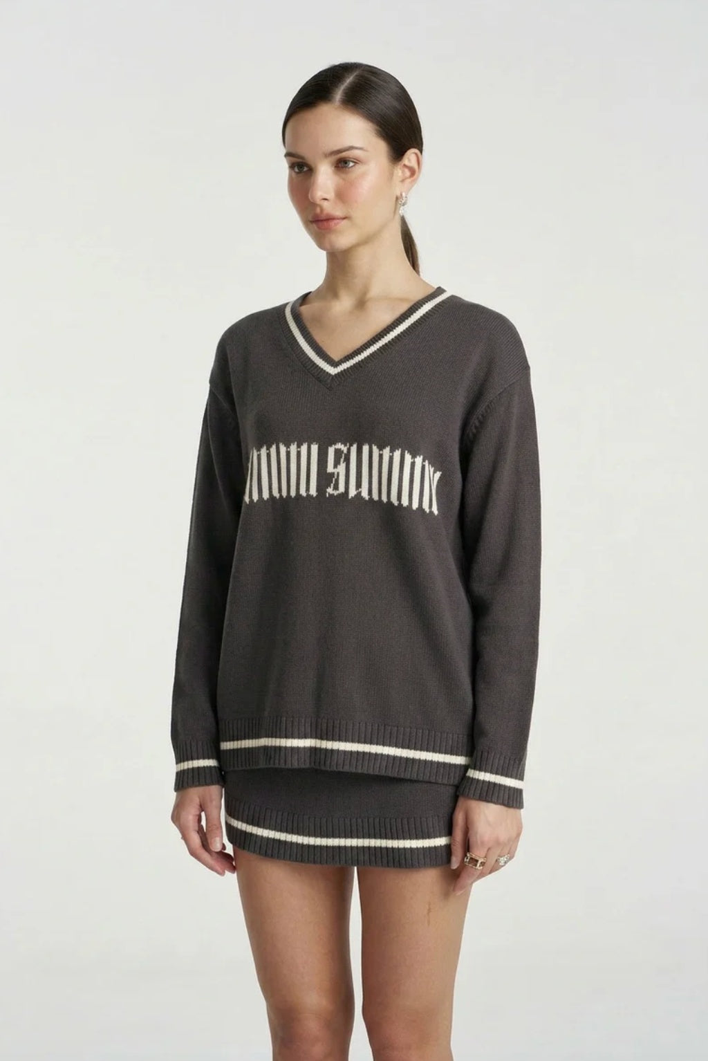 SUMMI SUMMI Womens Summi V Neck Knit Sweater in Shadow