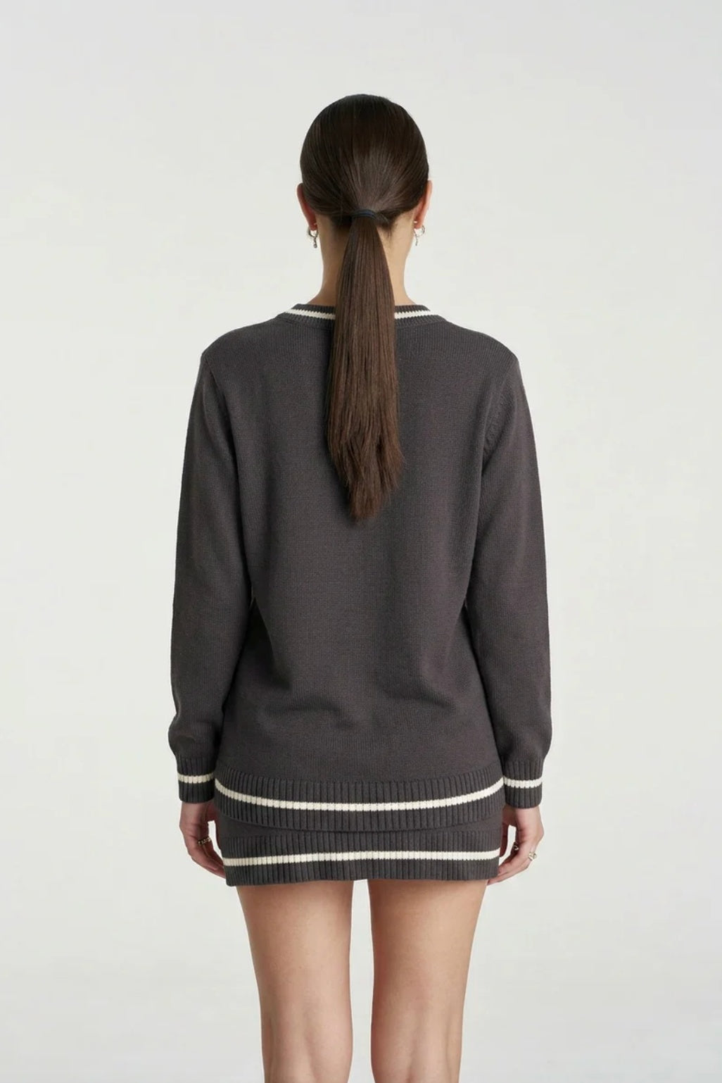 SUMMI SUMMI Womens Summi V Neck Knit Sweater in Shadow