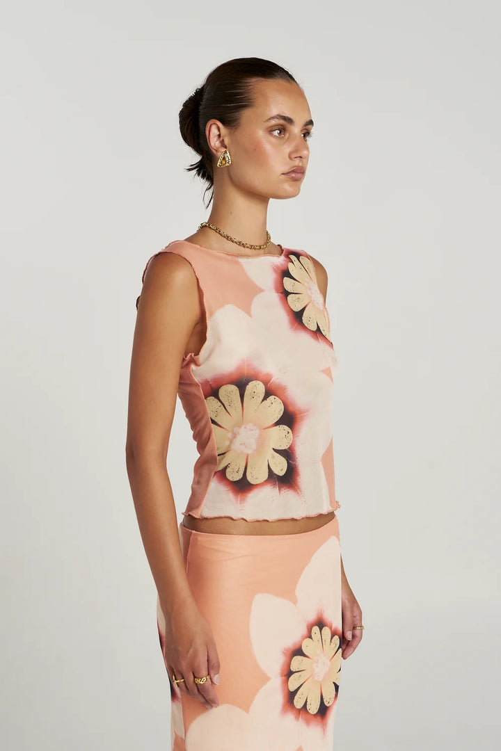 SUMMI SUMMI Womens Boatneck Mesh Tank in Harlequin Floral Print