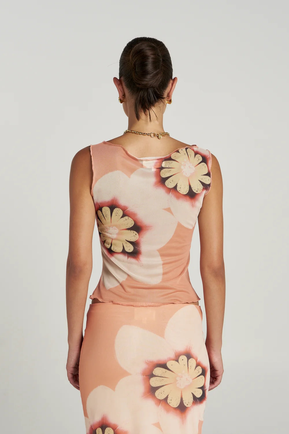SUMMI SUMMI Womens Boatneck Mesh Tank in Harlequin Floral Print