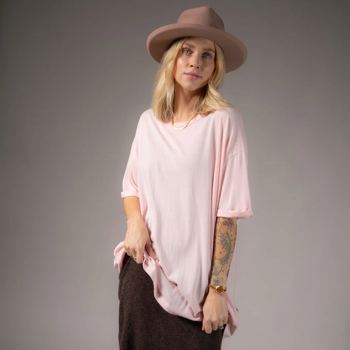 THE LAUNDRY ROOM Womens Essentials Oversized Tee in Blush Pink