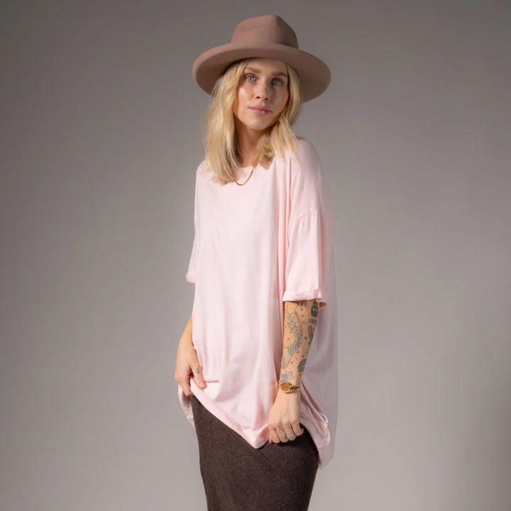 THE LAUNDRY ROOM Womens Essentials Oversized Tee in Blush Pink