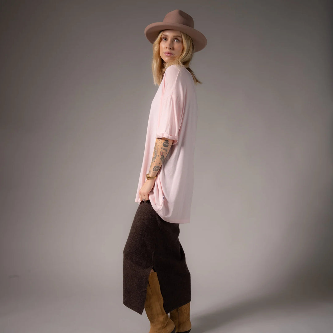 THE LAUNDRY ROOM Womens Essentials Oversized Tee in Blush Pink